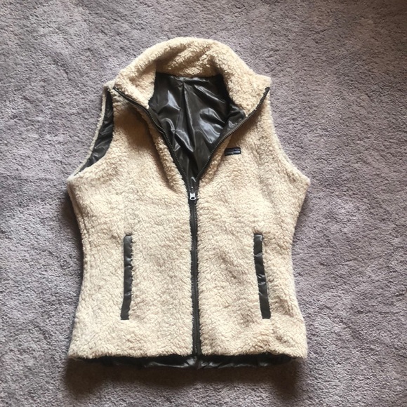 Reversible Patagonia Sherpa vest tan/brown - Picture 3 of 4